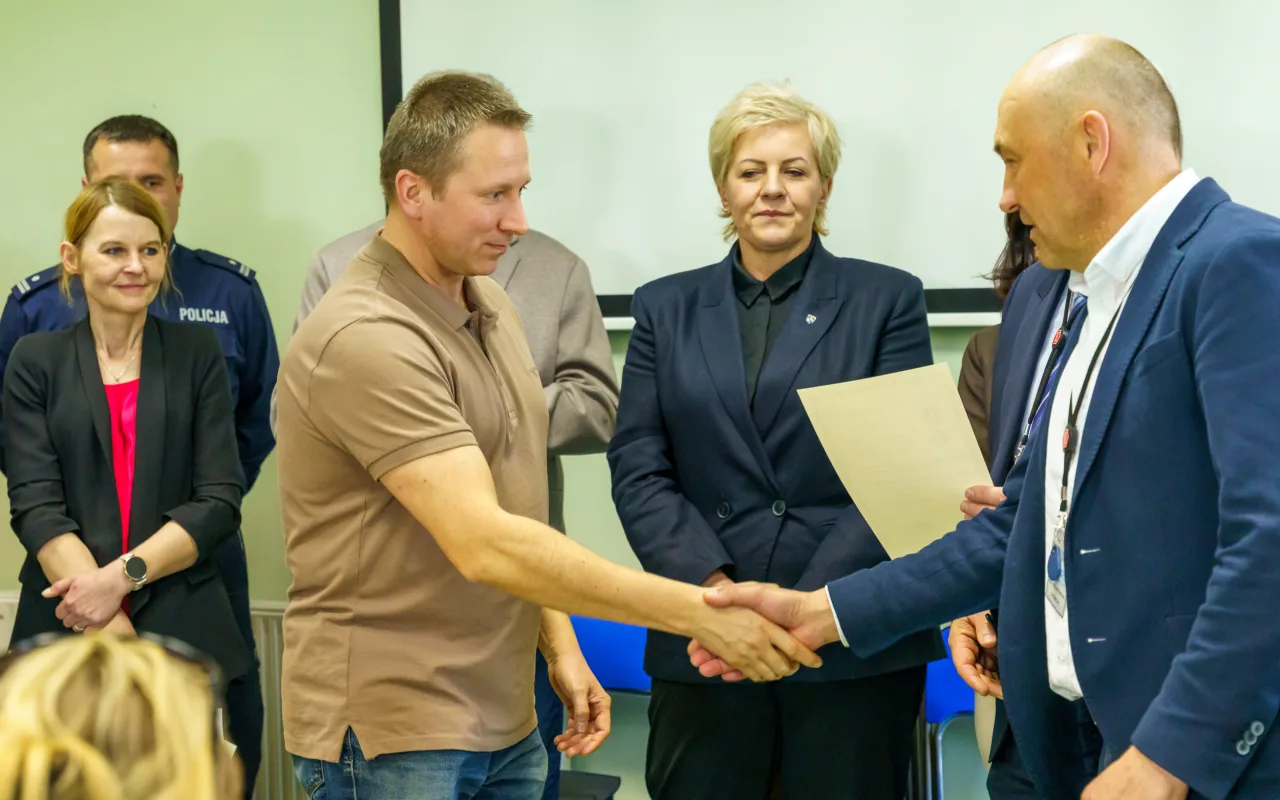 Uczestnicy XXVIII Ogólnopolskiego Młodzieżowego Turnieju Motoryzacyjnego w WORD Skierniewice podczas rywalizacji o awans do finału