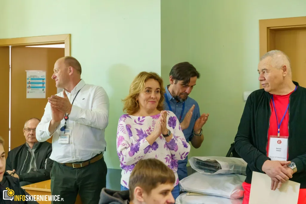 Młodzi mistrzowie kierownicy w Skierniewicach. „Mechanik” dominuje w turnieju, a sześć drużyn rusza na finał do Sieradza 1 Uczestnicy XXVIII Ogólnopolskiego Młodzieżowego Turnieju Motoryzacyjnego w WORD Skierniewice podczas rywalizacji o awans do finału