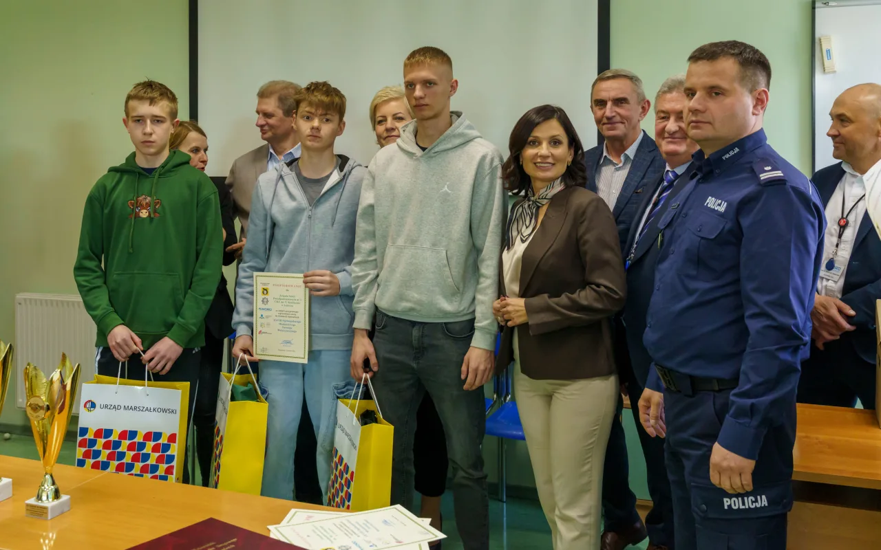 Uczestnicy XXVIII Ogólnopolskiego Młodzieżowego Turnieju Motoryzacyjnego w WORD Skierniewice podczas rywalizacji o awans do finału