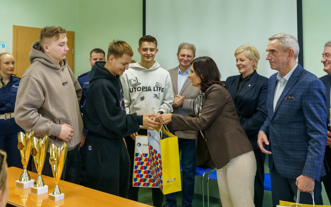 Uczestnicy XXVIII Ogólnopolskiego Młodzieżowego Turnieju Motoryzacyjnego w WORD Skierniewice podczas rywalizacji o awans do finału