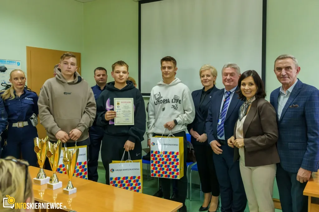Uczestnicy XXVIII Ogólnopolskiego Młodzieżowego Turnieju Motoryzacyjnego w WORD Skierniewice podczas rywalizacji o awans do finału