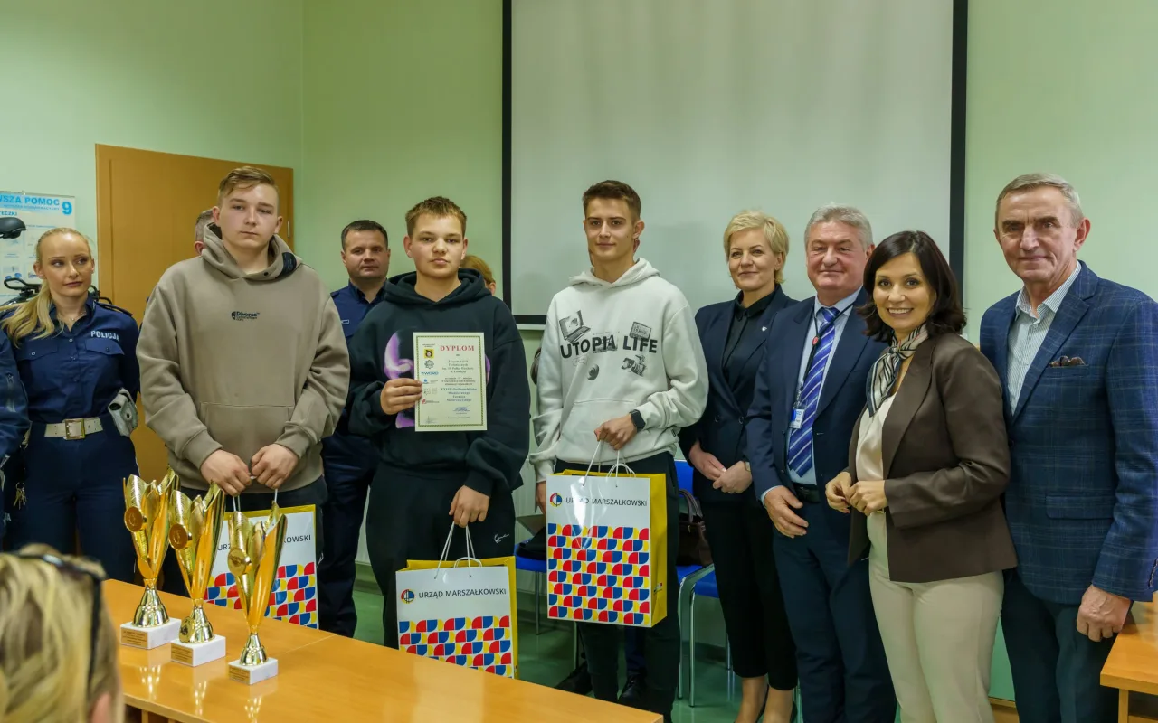 Uczestnicy XXVIII Ogólnopolskiego Młodzieżowego Turnieju Motoryzacyjnego w WORD Skierniewice podczas rywalizacji o awans do finału