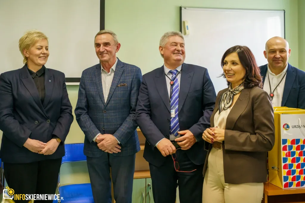 Młodzi mistrzowie kierownicy w Skierniewicach. „Mechanik” dominuje w turnieju, a sześć drużyn rusza na finał do Sieradza 1 Uczestnicy XXVIII Ogólnopolskiego Młodzieżowego Turnieju Motoryzacyjnego w WORD Skierniewice podczas rywalizacji o awans do finału