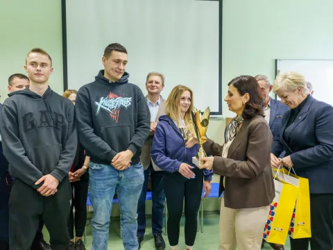 Uczestnicy XXVIII Ogólnopolskiego Młodzieżowego Turnieju Motoryzacyjnego w WORD Skierniewice podczas rywalizacji o awans do finału