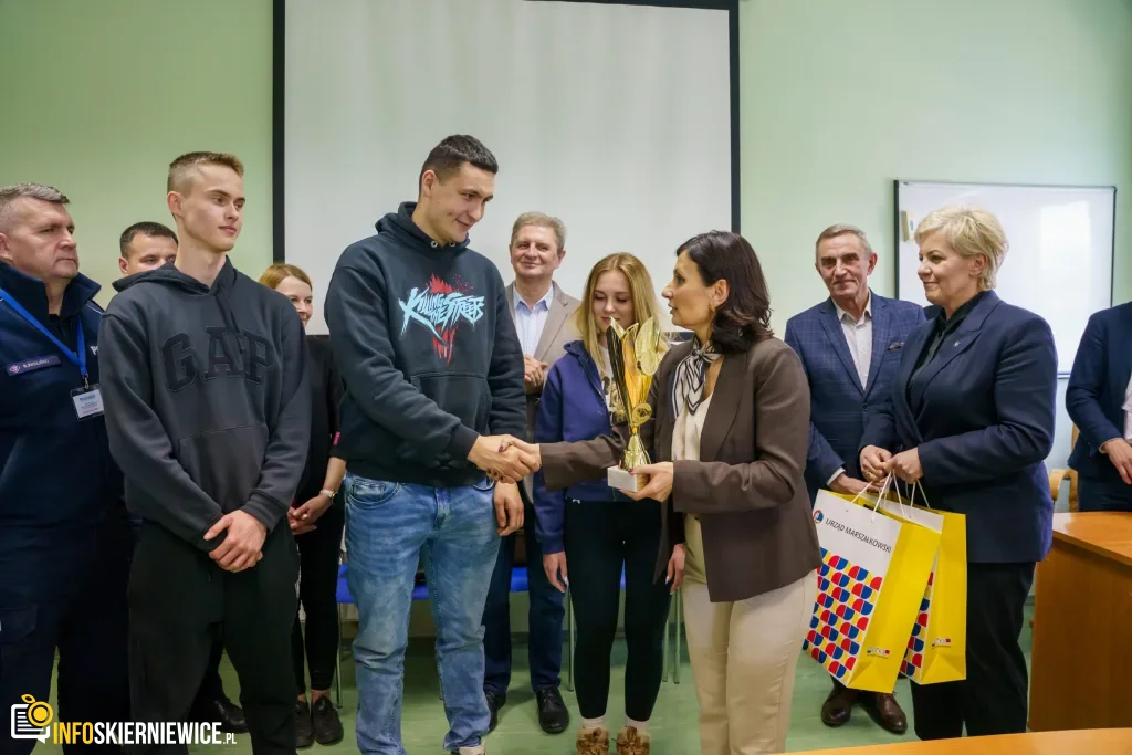 Młodzi mistrzowie kierownicy w Skierniewicach. „Mechanik” dominuje w turnieju, a sześć drużyn rusza na finał do Sieradza 1 Uczestnicy XXVIII Ogólnopolskiego Młodzieżowego Turnieju Motoryzacyjnego w WORD Skierniewice podczas rywalizacji o awans do finału
