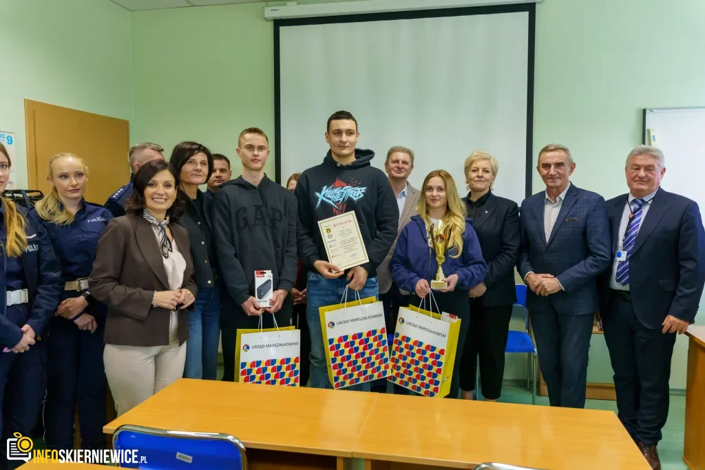 Młodzi mistrzowie kierownicy w Skierniewicach. „Mechanik” dominuje w turnieju, a sześć drużyn rusza na finał do Sieradza 1 Uczestnicy XXVIII Ogólnopolskiego Młodzieżowego Turnieju Motoryzacyjnego w WORD Skierniewice podczas rywalizacji o awans do finału