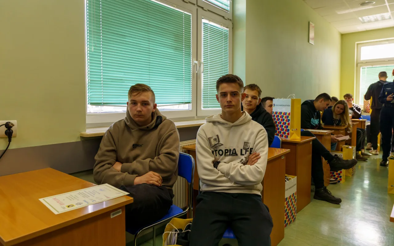 Uczestnicy XXVIII Ogólnopolskiego Młodzieżowego Turnieju Motoryzacyjnego w WORD Skierniewice podczas rywalizacji o awans do finału