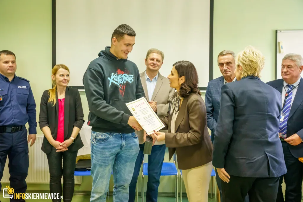 Młodzi mistrzowie kierownicy w Skierniewicach. „Mechanik” dominuje w turnieju, a sześć drużyn rusza na finał do Sieradza 5 Uczestnicy XXVIII Ogólnopolskiego Młodzieżowego Turnieju Motoryzacyjnego w WORD Skierniewice podczas rywalizacji o awans do finału