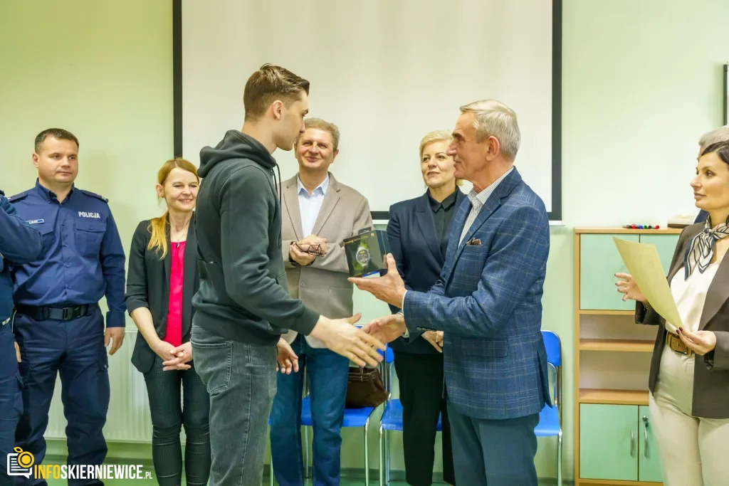 Uczestnicy XXVIII Ogólnopolskiego Młodzieżowego Turnieju Motoryzacyjnego w WORD Skierniewice podczas rywalizacji o awans do finału