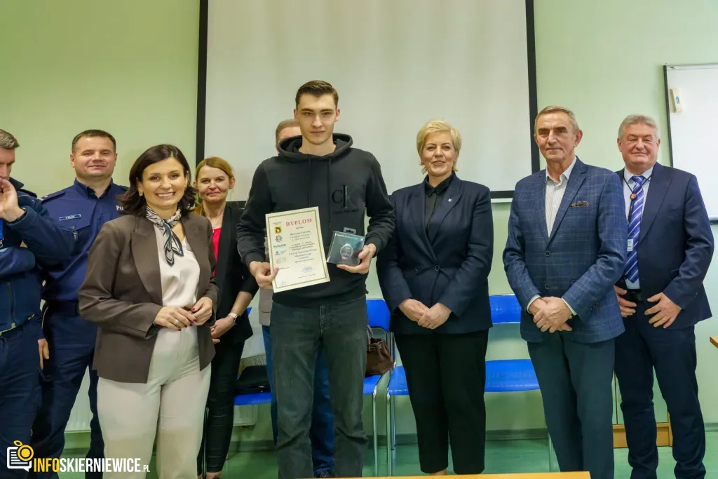 Uczestnicy XXVIII Ogólnopolskiego Młodzieżowego Turnieju Motoryzacyjnego w WORD Skierniewice podczas rywalizacji o awans do finału