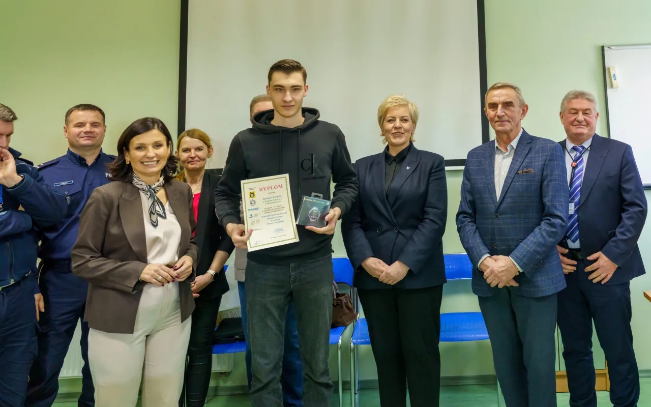 Uczestnicy XXVIII Ogólnopolskiego Młodzieżowego Turnieju Motoryzacyjnego w WORD Skierniewice podczas rywalizacji o awans do finału