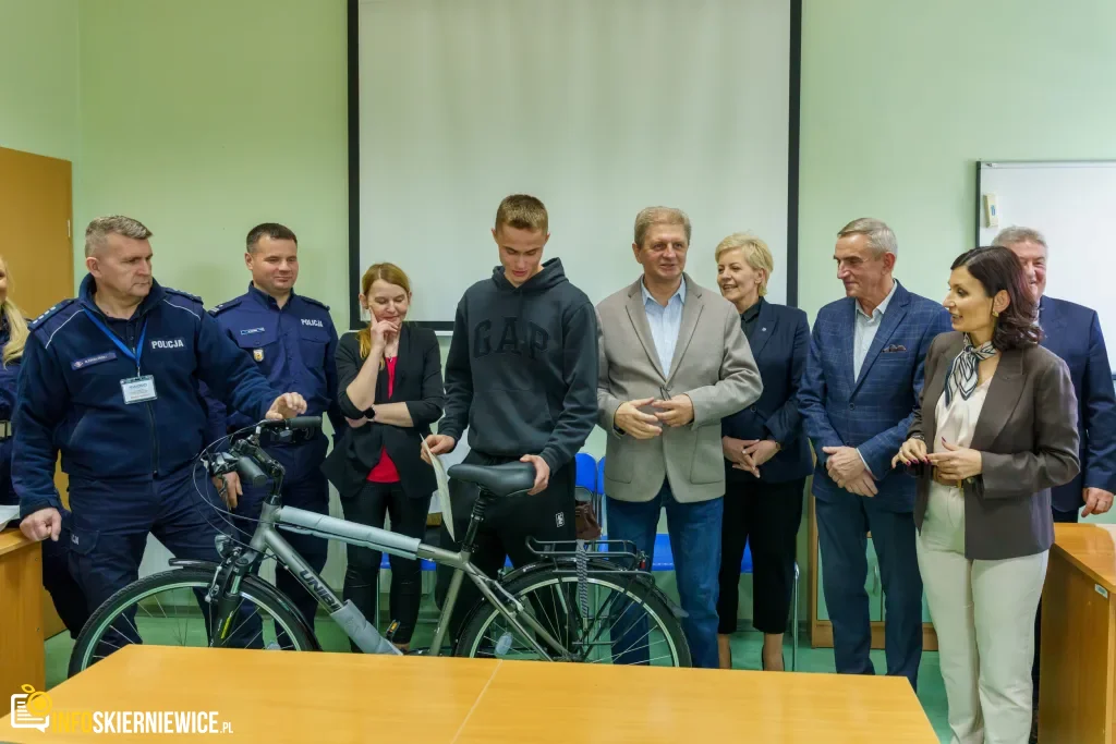 Młodzi mistrzowie kierownicy w Skierniewicach. „Mechanik” dominuje w turnieju, a sześć drużyn rusza na finał do Sieradza 5 Uczestnicy XXVIII Ogólnopolskiego Młodzieżowego Turnieju Motoryzacyjnego w WORD Skierniewice podczas rywalizacji o awans do finału