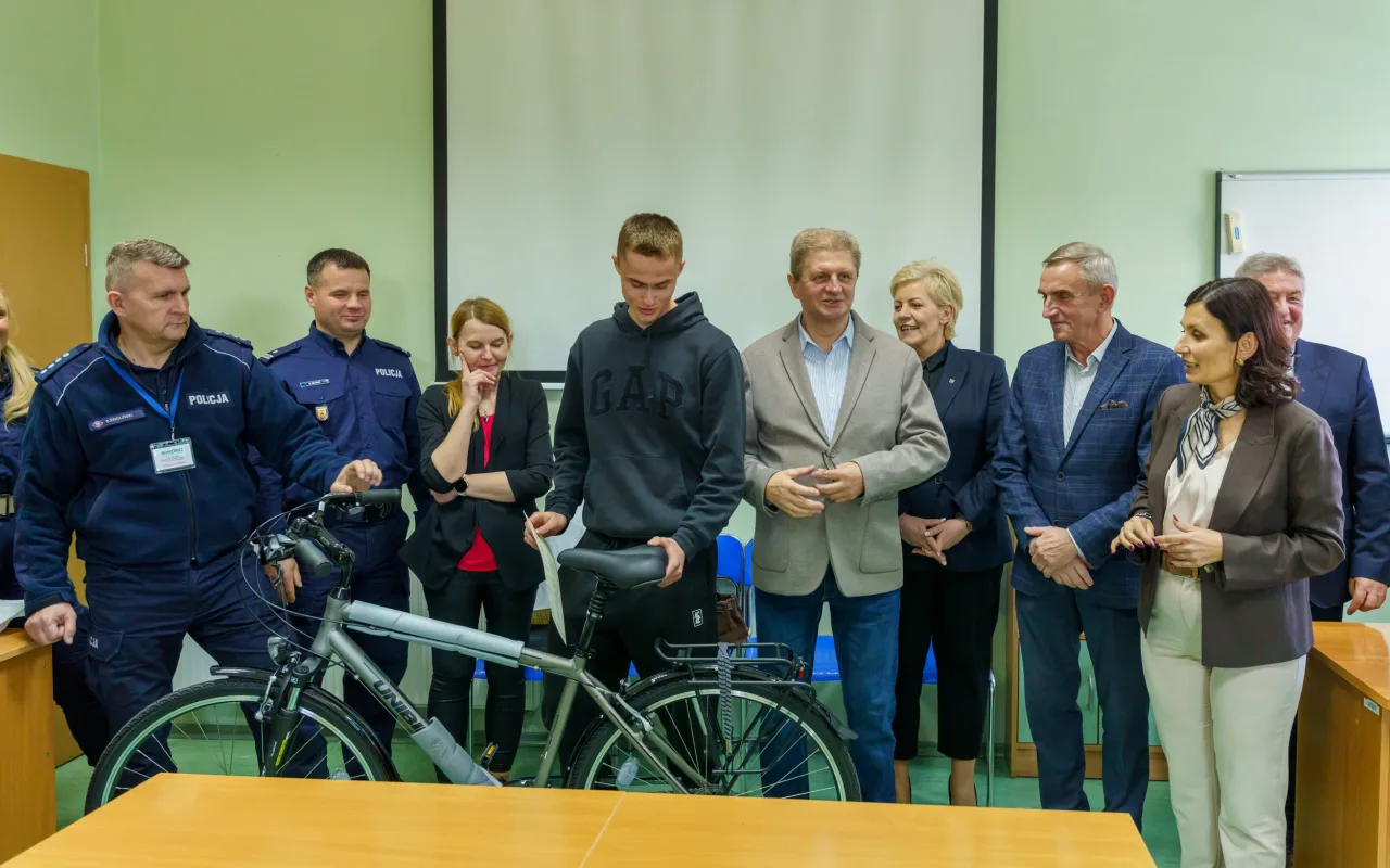 Uczestnicy XXVIII Ogólnopolskiego Młodzieżowego Turnieju Motoryzacyjnego w WORD Skierniewice podczas rywalizacji o awans do finału