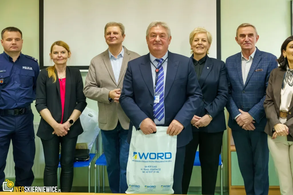 Uczestnicy XXVIII Ogólnopolskiego Młodzieżowego Turnieju Motoryzacyjnego w WORD Skierniewice podczas rywalizacji o awans do finału