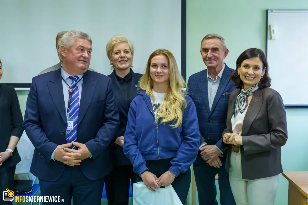 Młodzi mistrzowie kierownicy w Skierniewicach. „Mechanik” dominuje w turnieju, a sześć drużyn rusza na finał do Sieradza 1 Uczestnicy XXVIII Ogólnopolskiego Młodzieżowego Turnieju Motoryzacyjnego w WORD Skierniewice podczas rywalizacji o awans do finału