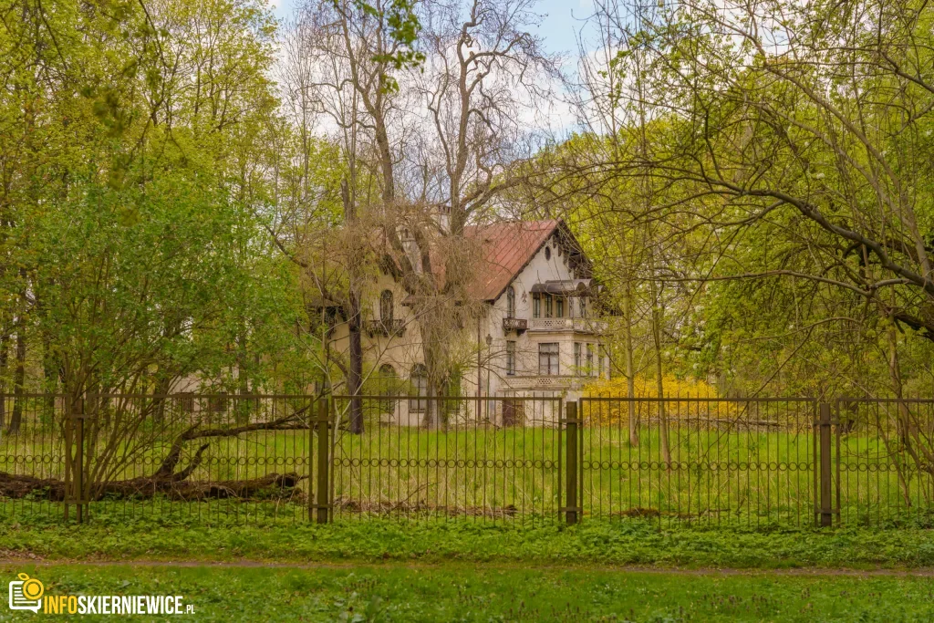 Skierniewice chcą kupić teren przy ul. Waryńskiego z Pałacykiem Myśliwskim Sabediany. W tle pojawia się także temat osady pałacowej.