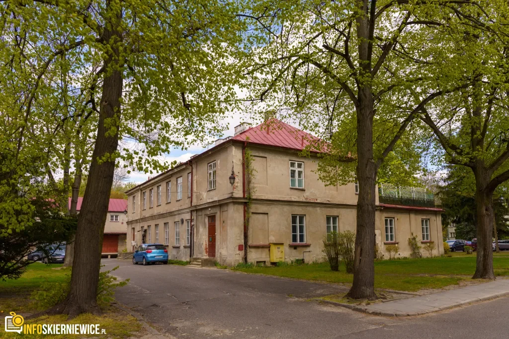 Skierniewice chcą kupić teren przy ul. Waryńskiego z Pałacykiem Myśliwskim Sabediany. W tle pojawia się także temat osady pałacowej.