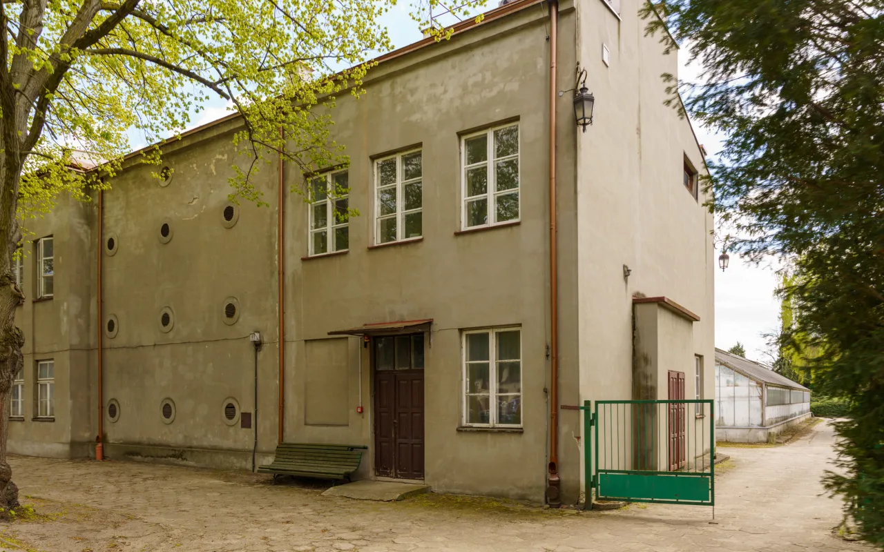 Skierniewice chcą kupić teren przy ul. Waryńskiego z Pałacykiem Myśliwskim Sabediany. W tle pojawia się także temat osady pałacowej.