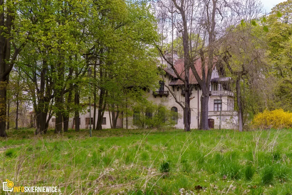 Skierniewice chcą kupić teren przy ul. Waryńskiego z Pałacykiem Myśliwskim Sabediany. W tle pojawia się także temat osady pałacowej.