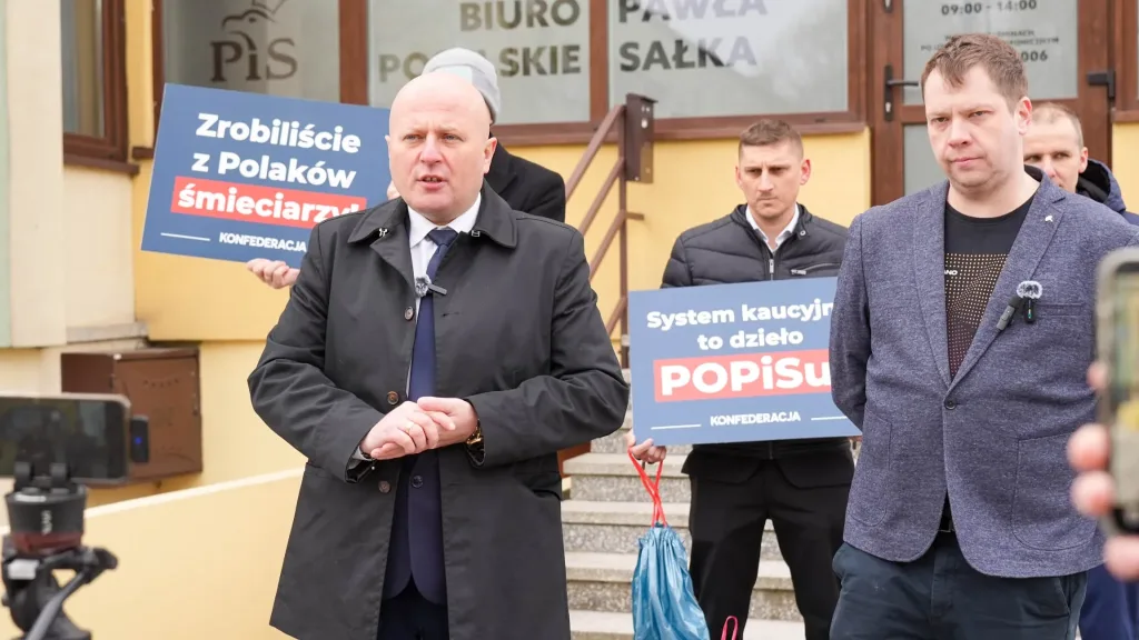 protest konfederacji przed biurem posla salka 2