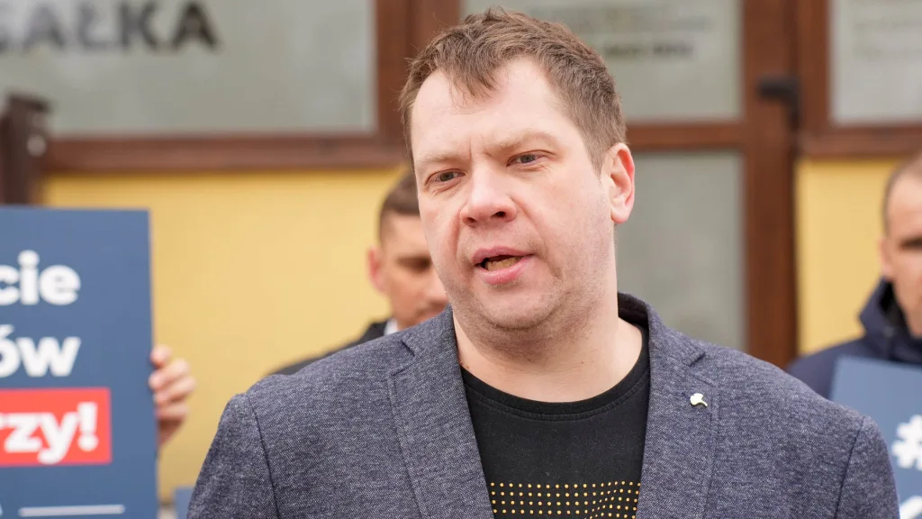 protest konfederacji przed biurem posla salka 3