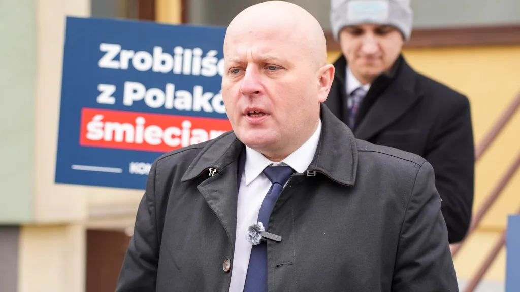 protest konfederacji przed biurem posla salka 6