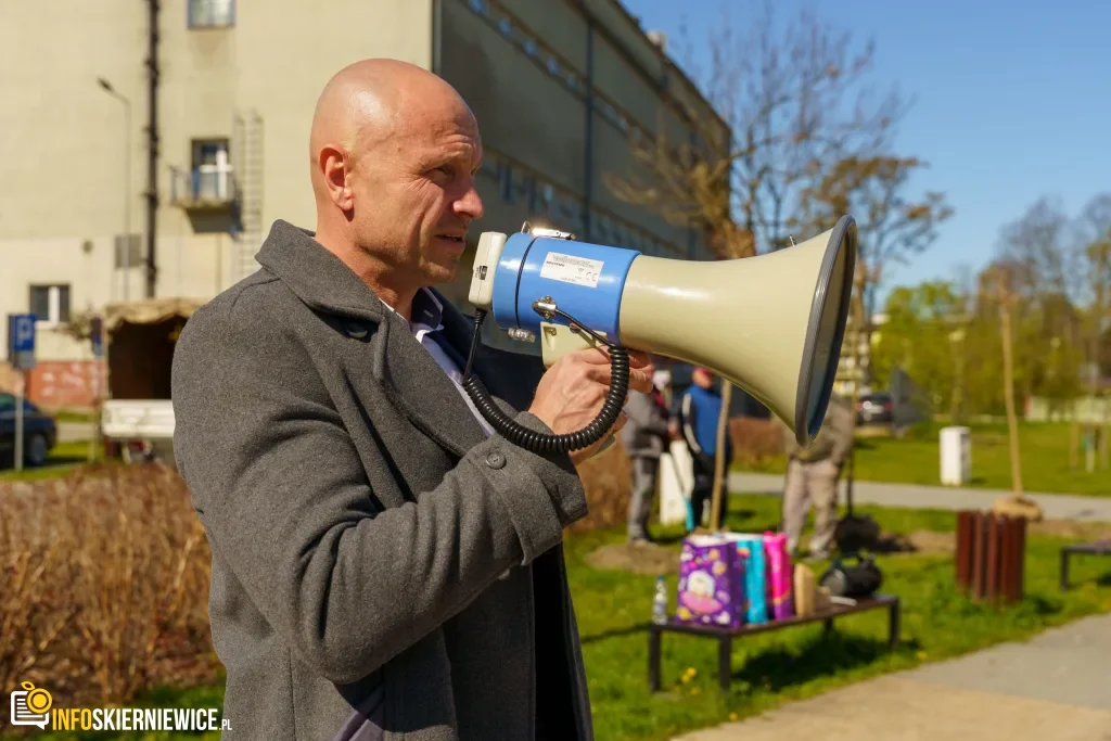 Przedszkolaki z Zielonego Zakątka zazieleniają centrum (16 z 41)