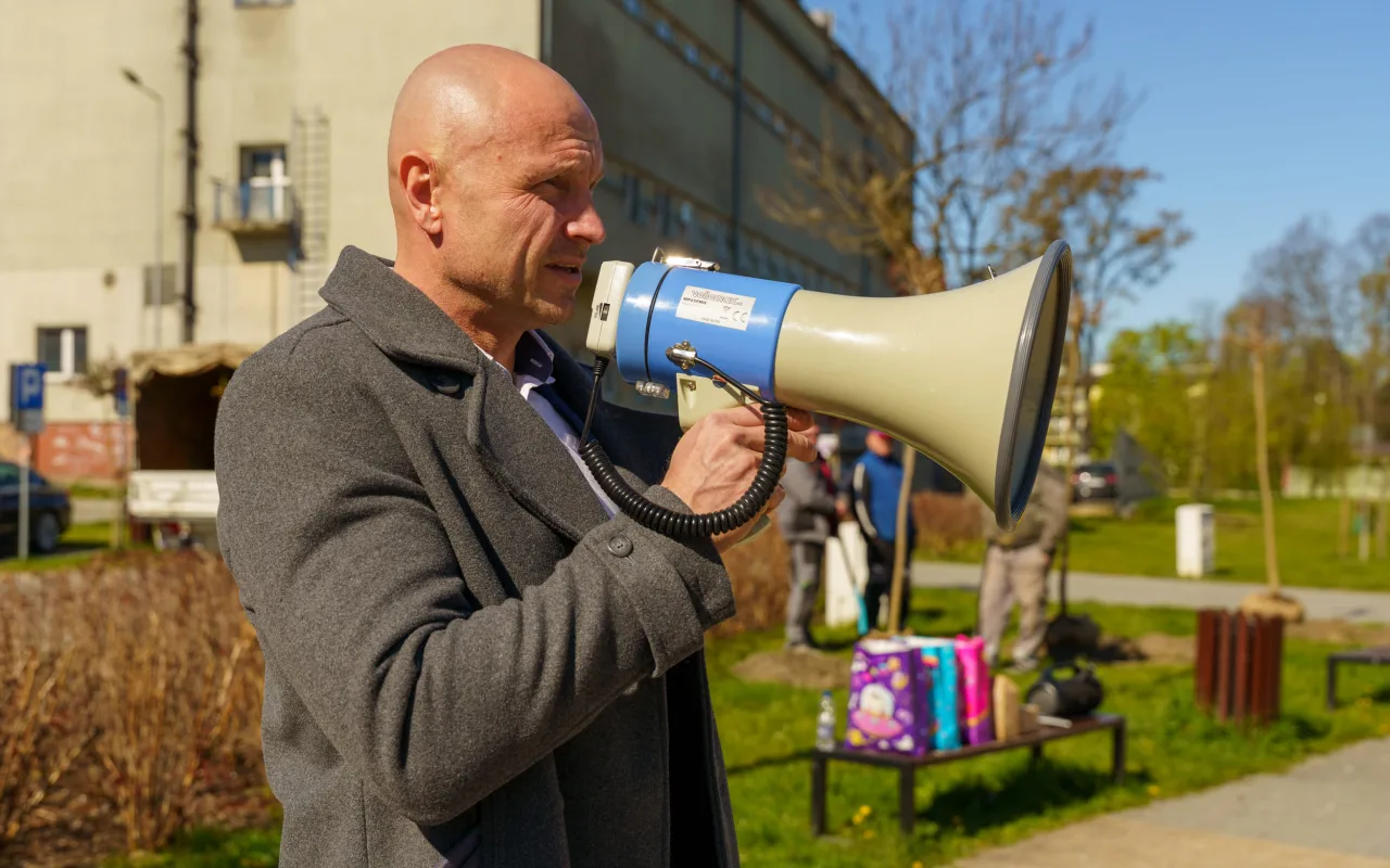 Przedszkolaki z Zielonego Zakątka zazieleniają centrum (16 z 41)