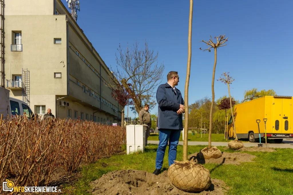 Przedszkolaki z Zielonego Zakątka zazieleniają centrum (29 z 41)