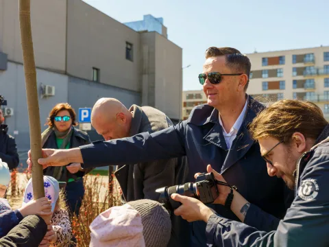 Przedszkolaki z Zielonego Zakątka zazieleniają centrum (33 z 41)