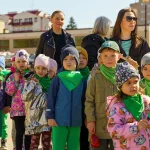 Przedszkolaki z Zielonego Zakątka zazieleniają centrum (8 z 41)