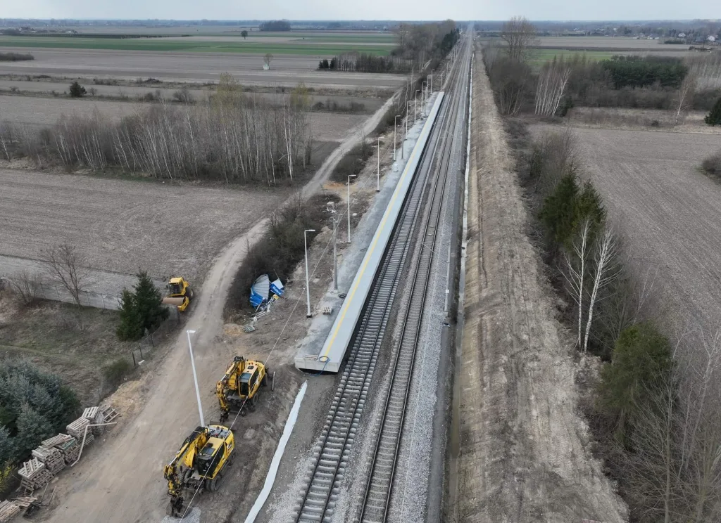 kładka w Bełchowie, modernizacja linii Skierniewice Łowicz, stacja Bełchów, inwestycje kolejowe, Track Tec Construction