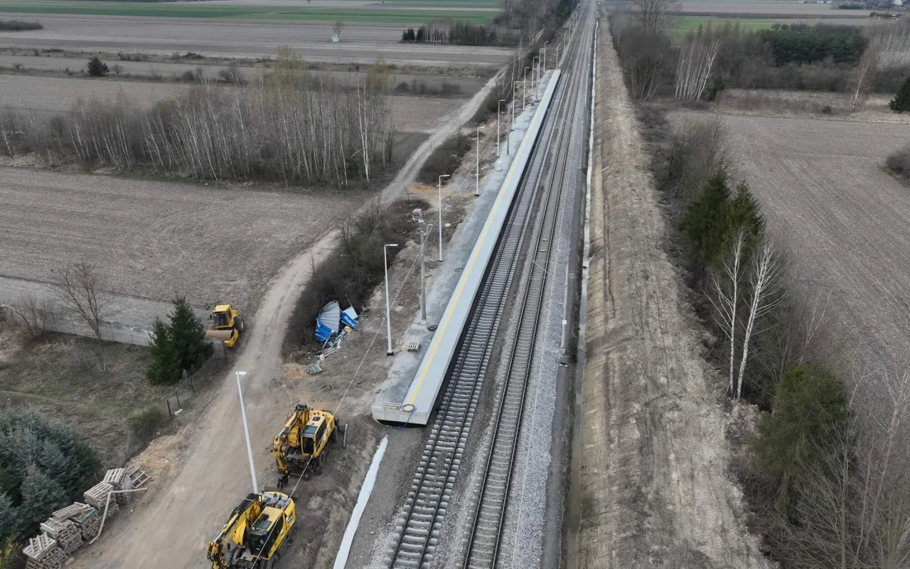 kładka w Bełchowie, modernizacja linii Skierniewice Łowicz, stacja Bełchów, inwestycje kolejowe, Track Tec Construction