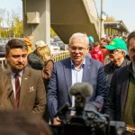 Dzisiaj, 13 kwietnia, na stacji w Skierniewicach zaprezentowano Pociąg Nieśpieszny. Zobacz zdjęcia retro wnętrz i sprawdź daty kursów na majówkę 2026!