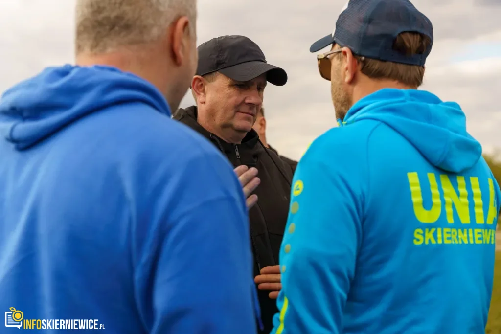 Rowerzyści podczas spotkania nad Zalewem Zadębie w Skierniewicach, zorganizowanego jako rozgrzewka przed Rowerową Stolicą Polski.