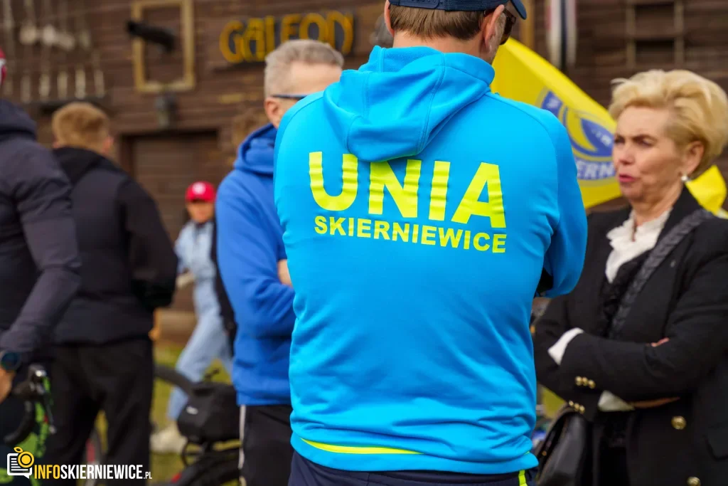 Rowerzyści podczas spotkania nad Zalewem Zadębie w Skierniewicach, zorganizowanego jako rozgrzewka przed Rowerową Stolicą Polski.