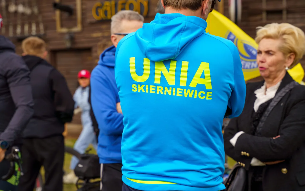Rowerzyści podczas spotkania nad Zalewem Zadębie w Skierniewicach, zorganizowanego jako rozgrzewka przed Rowerową Stolicą Polski.