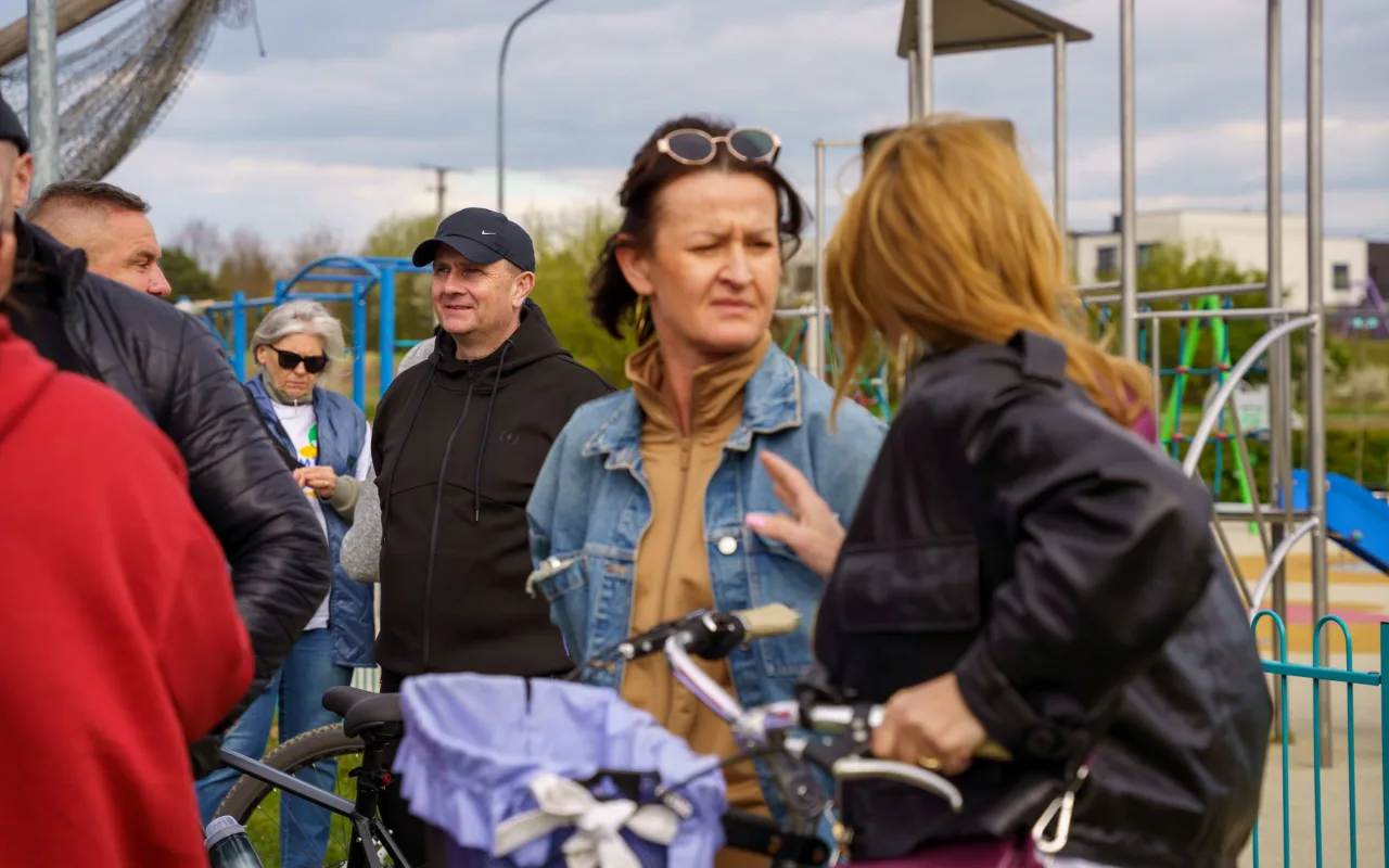 Rowerzyści podczas spotkania nad Zalewem Zadębie w Skierniewicach, zorganizowanego jako rozgrzewka przed Rowerową Stolicą Polski.