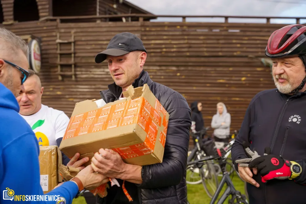 Rowerzyści podczas spotkania nad Zalewem Zadębie w Skierniewicach, zorganizowanego jako rozgrzewka przed Rowerową Stolicą Polski.
