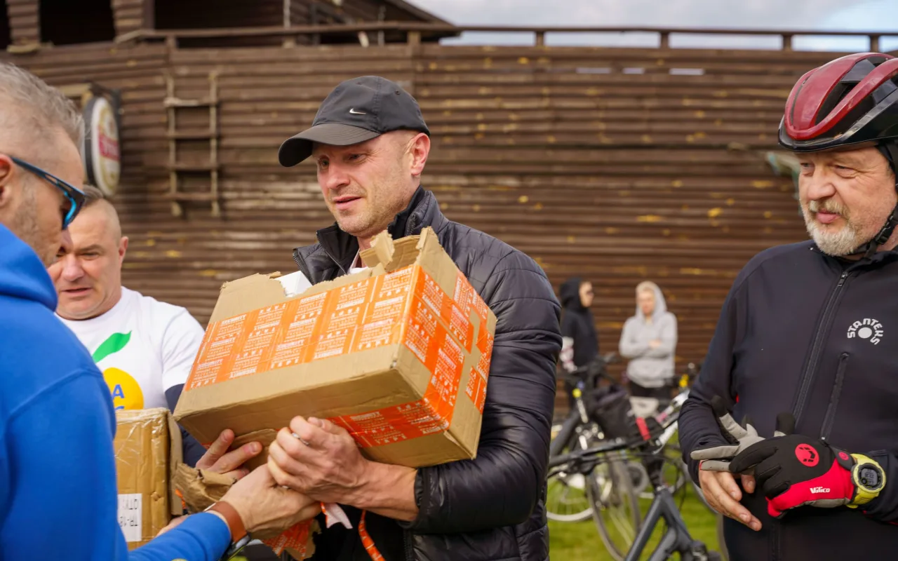 Rowerzyści podczas spotkania nad Zalewem Zadębie w Skierniewicach, zorganizowanego jako rozgrzewka przed Rowerową Stolicą Polski.