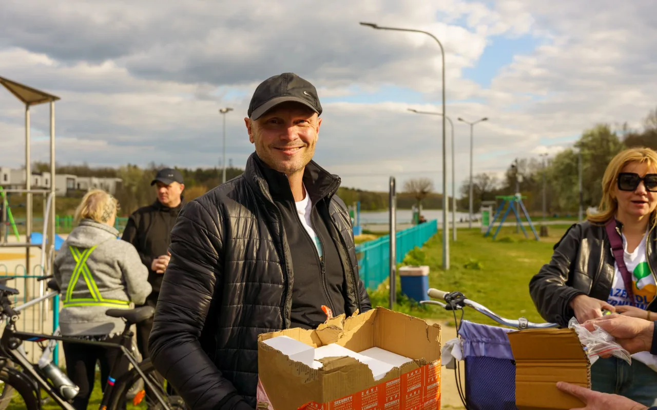 Rowerzyści podczas spotkania nad Zalewem Zadębie w Skierniewicach, zorganizowanego jako rozgrzewka przed Rowerową Stolicą Polski.