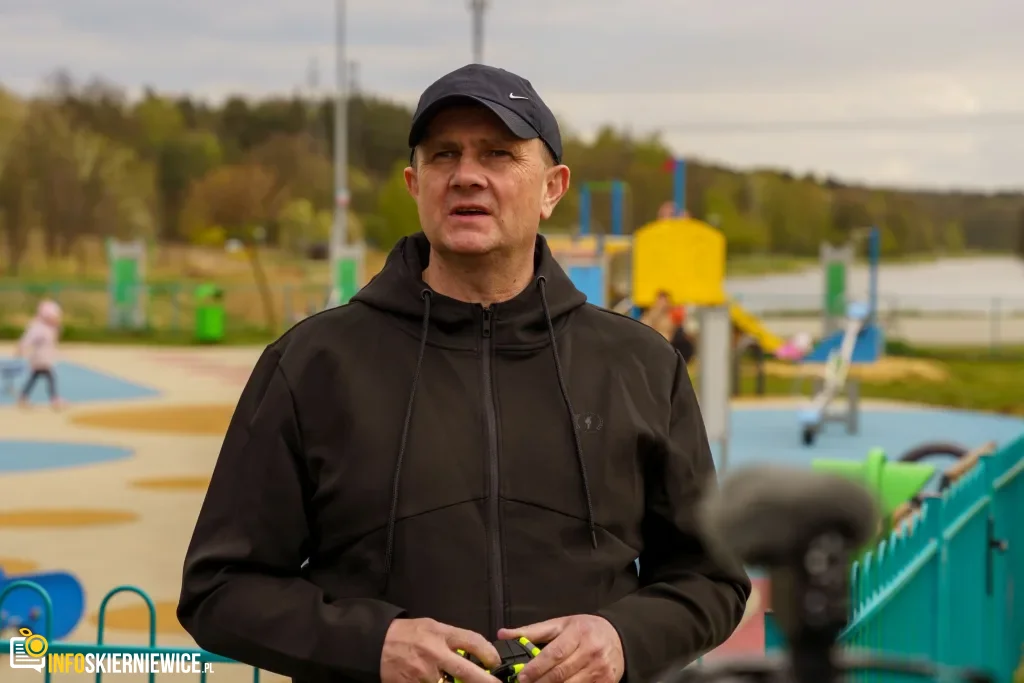 Rowerzyści podczas spotkania nad Zalewem Zadębie w Skierniewicach, zorganizowanego jako rozgrzewka przed Rowerową Stolicą Polski.
