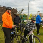 Rowerzyści podczas spotkania nad Zalewem Zadębie w Skierniewicach, zorganizowanego jako rozgrzewka przed Rowerową Stolicą Polski.
