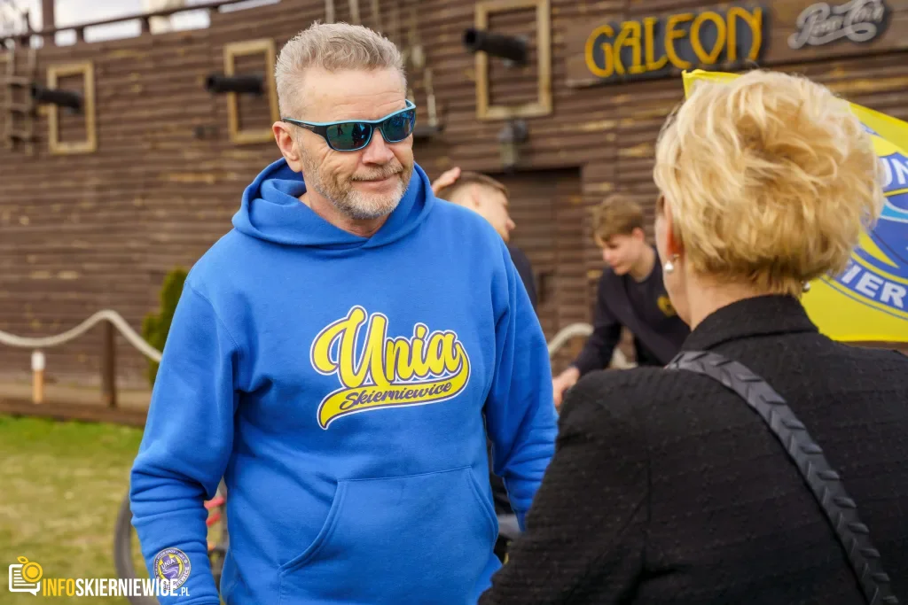 Rowerzyści podczas spotkania nad Zalewem Zadębie w Skierniewicach, zorganizowanego jako rozgrzewka przed Rowerową Stolicą Polski.