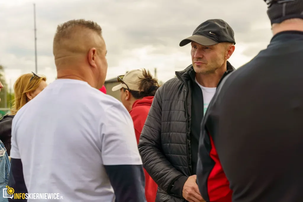 Rowerzyści podczas spotkania nad Zalewem Zadębie w Skierniewicach, zorganizowanego jako rozgrzewka przed Rowerową Stolicą Polski.