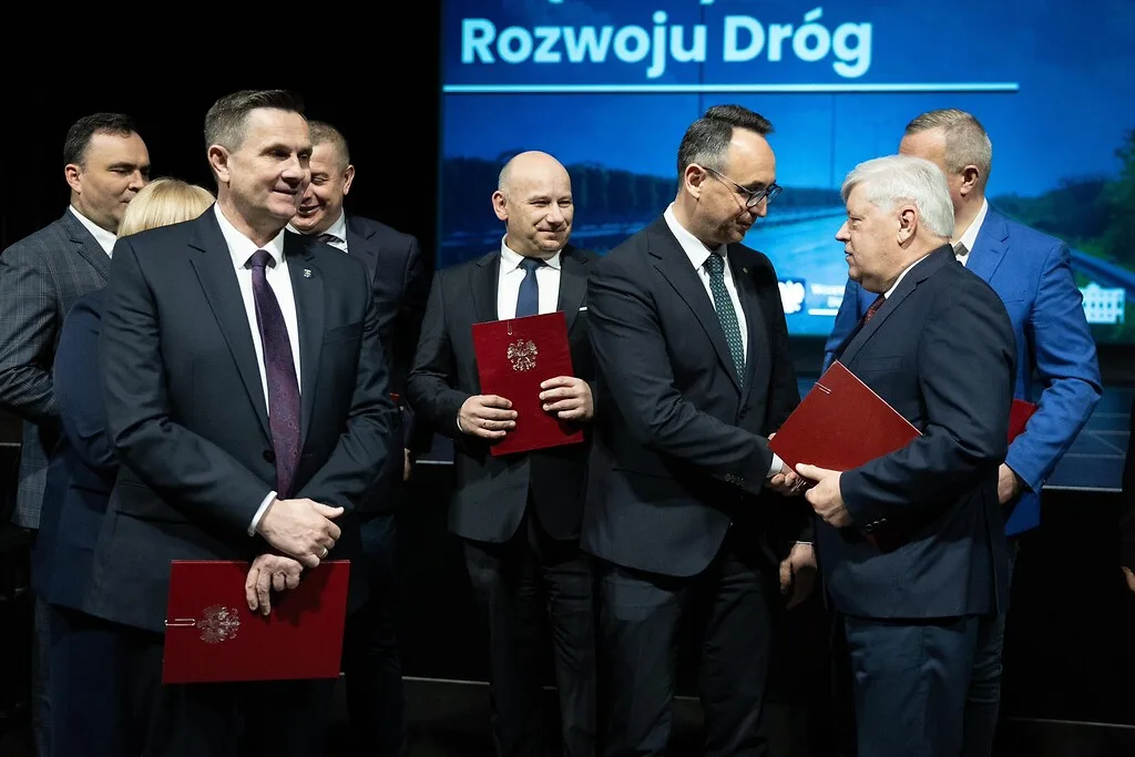 skierniewice z dofinansowaniem 6 mln zl z rfrd na przebudowe ul nowomiejskiej zobacz jak nowe rondo i przejscia poprawia bezpieczenstwo w miescie