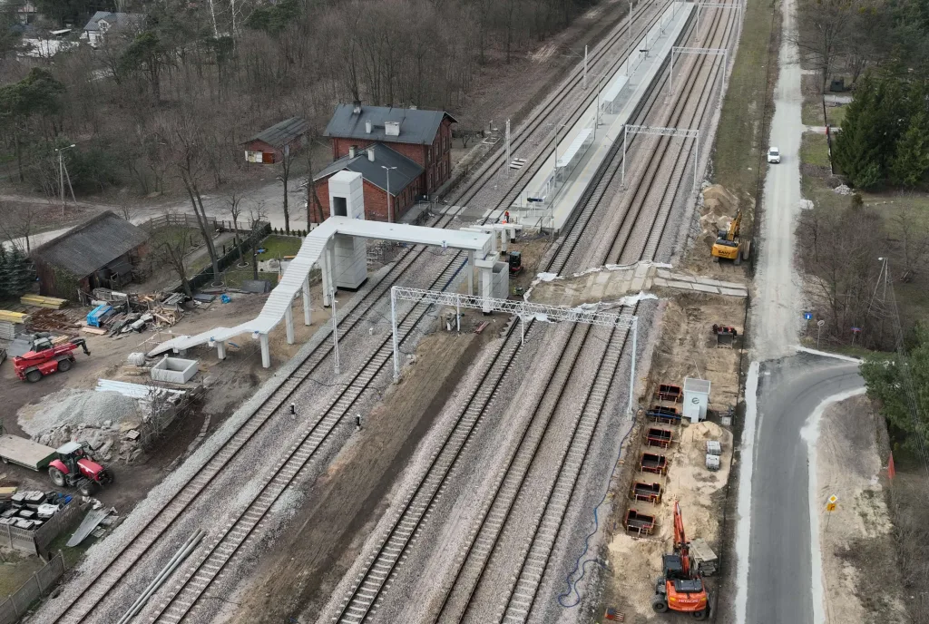 kładka w Bełchowie, modernizacja linii Skierniewice Łowicz, stacja Bełchów, inwestycje kolejowe, Track Tec Construction