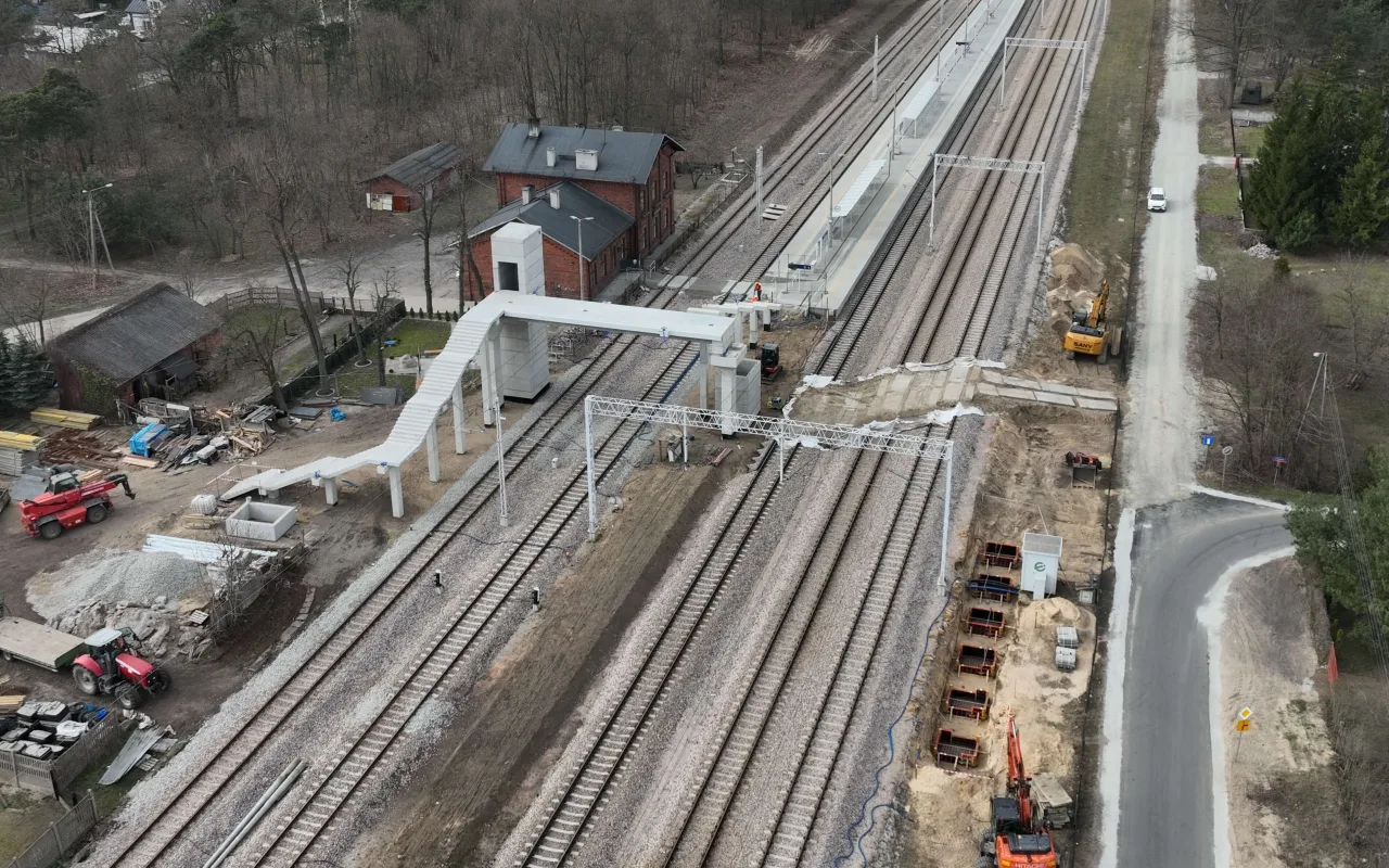 kładka w Bełchowie, modernizacja linii Skierniewice Łowicz, stacja Bełchów, inwestycje kolejowe, Track Tec Construction