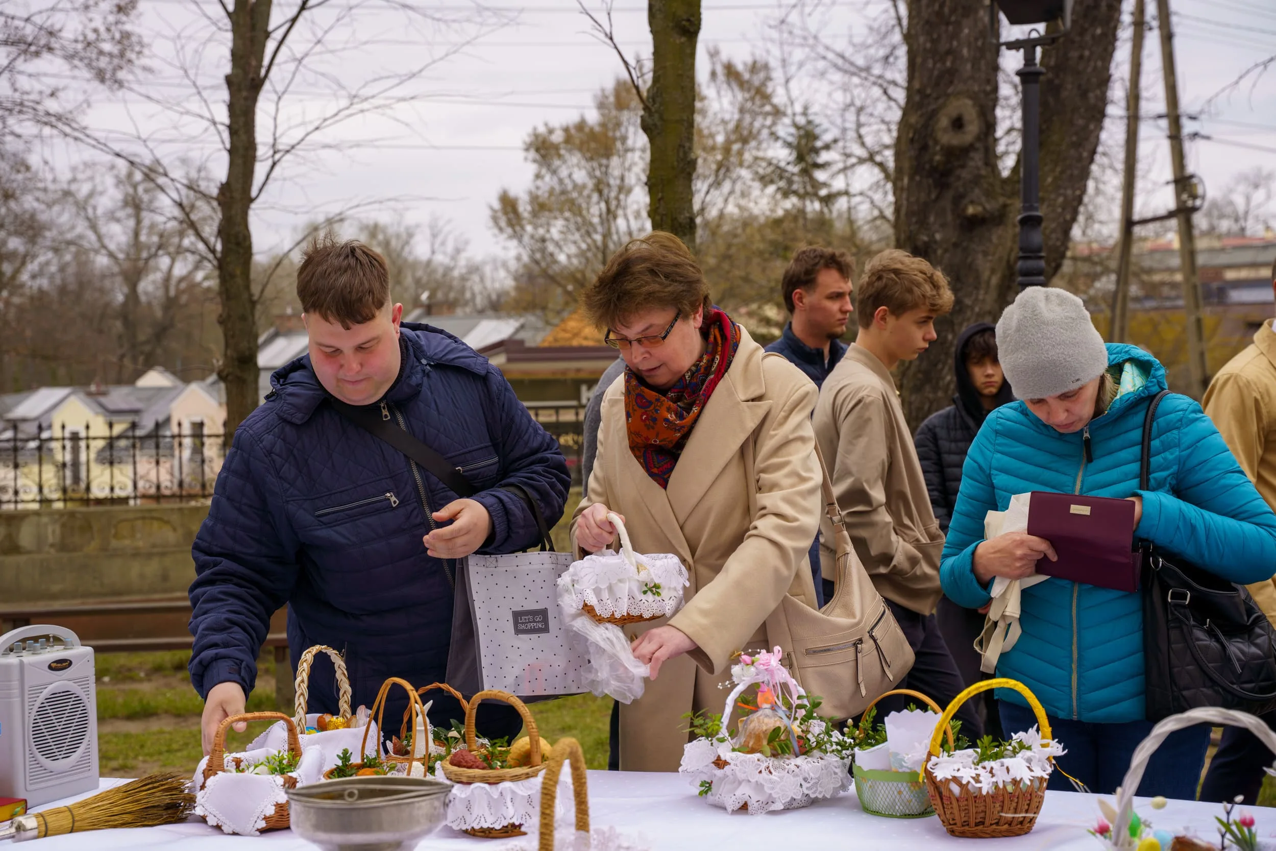 Święcenie pokarmów 2026 w Skierniewicach. Tłumy u św. Jakuba i św. Stanisława [ZDJĘCIA] — zdjęcie 31 z 70