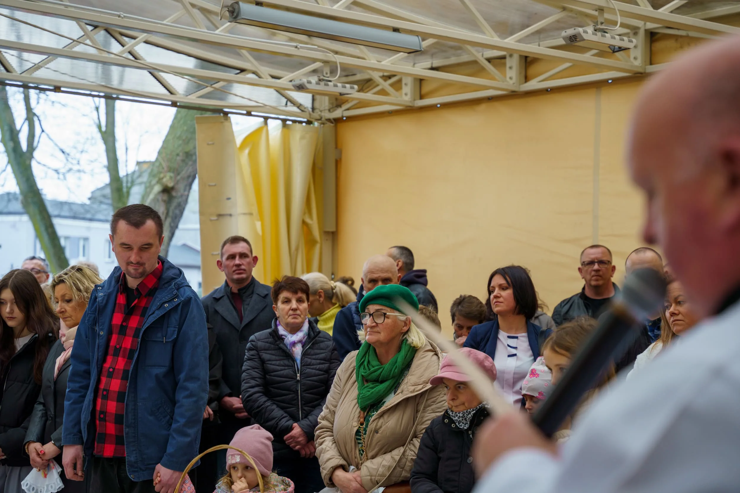 Święcenie pokarmów 2026 w Skierniewicach. Tłumy u św. Jakuba i św. Stanisława [ZDJĘCIA] — zdjęcie 47 z 70